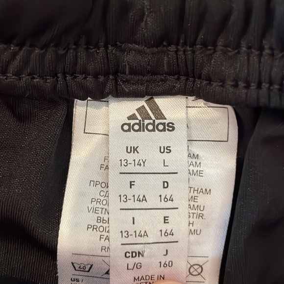 Boys Adidas Aeroready black shorts - size large - Picture 4 of 4